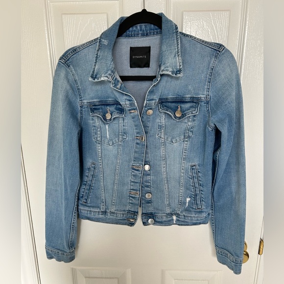 Dynamite Fitted Jean Jacket Distressed Lightwash🌸🩵 - Picture 6 of 11